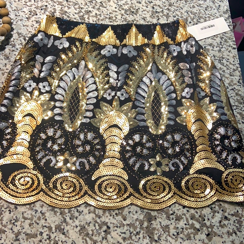 BEAUTIFUL Gold & Black Sequined Mini Skirt